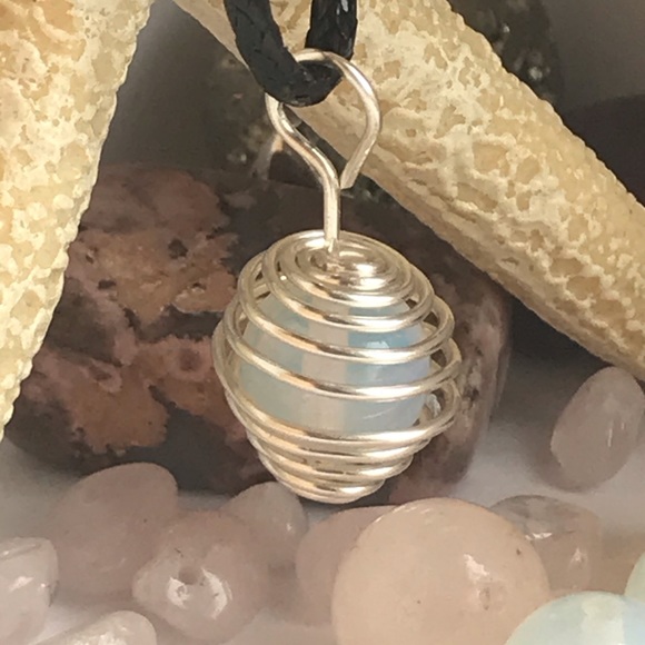 Handmade moonstone necklace silver wire wrapped - Picture 3 of 6